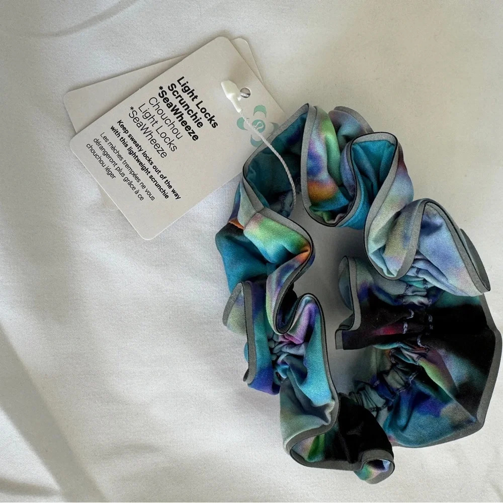 🆕💙 Lululemon Seawheeze 2021 Light Locks Scrunchie Euphoria Multi